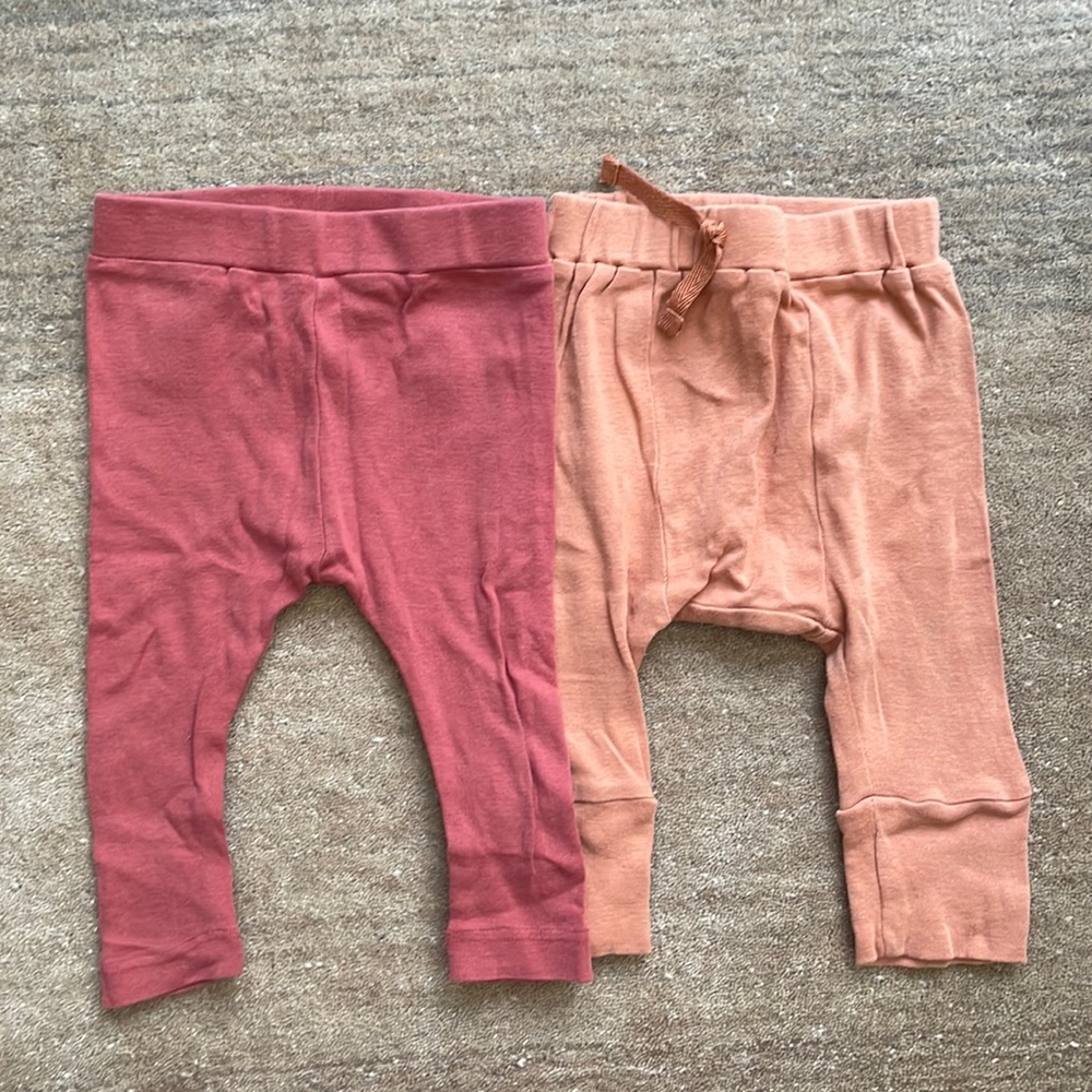 Lot of 2 pairs of 100% organic cotton Kate Quinn pants 3-6 months